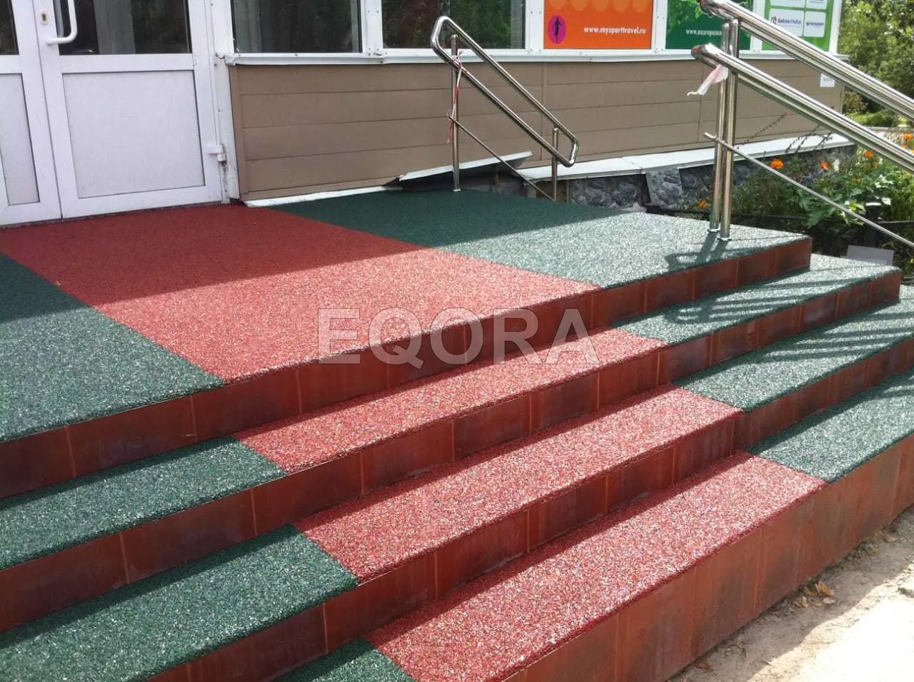 Резиновое покрытие на травмоопасные участки из резиновой крошки в Сладково
